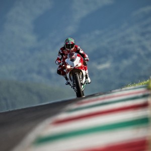 ky体育官网-太阳在对阵骑士的比赛中，布克最后一刻投中绝杀球！，布克与太阳球迷